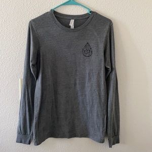 simple gray wavelines long sleeve